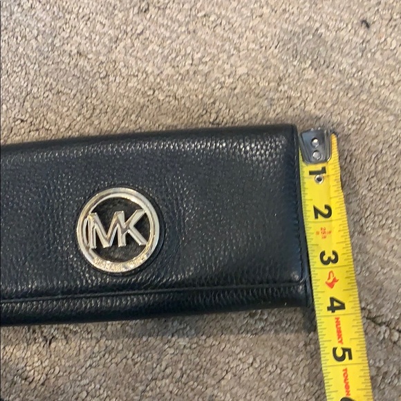 Micheal Kors large tote , wallet and shoes - Picture 3 of 7